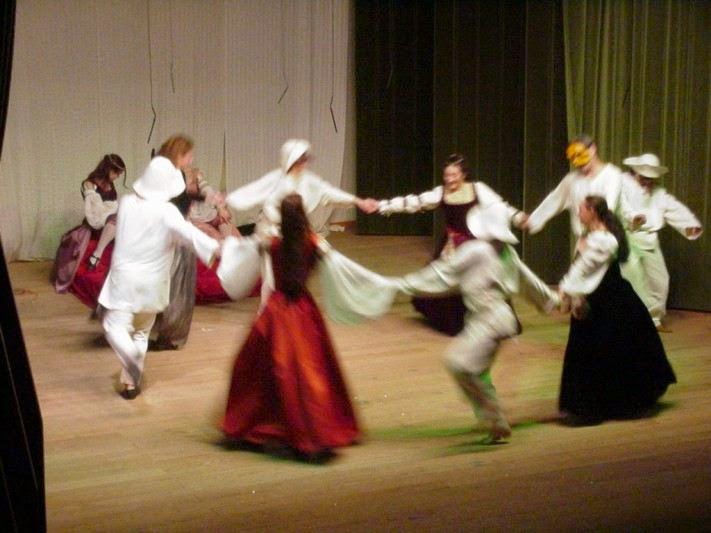 figura 5 - danza di zanni e cortigiane